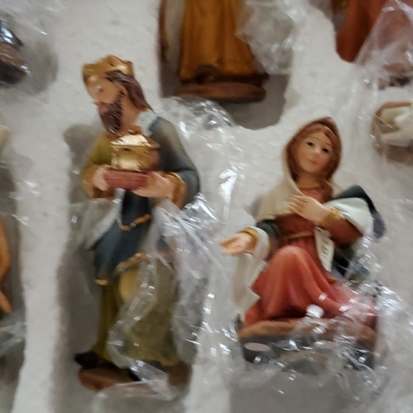 Small Nativity set - Picture 3 of 8